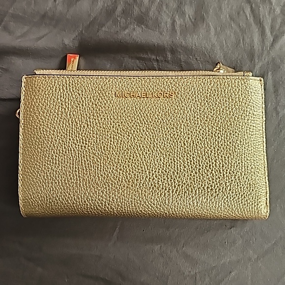 Adele Metallic Pebbled Leather Smartphone Wristlet - Picture 3 of 4